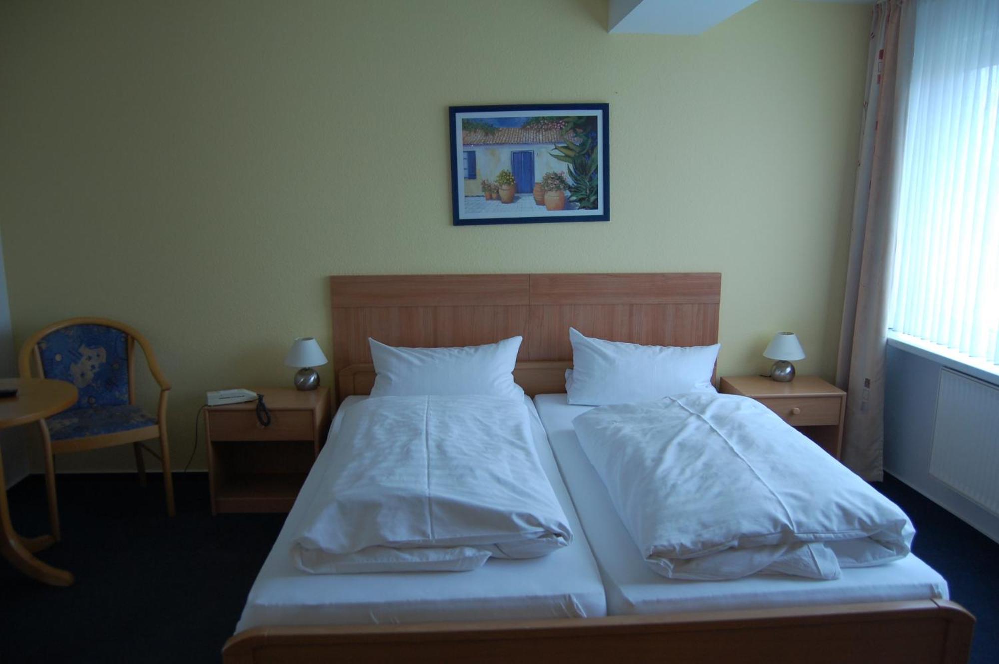 Hotel Johnel Хеннеф Экстерьер фото