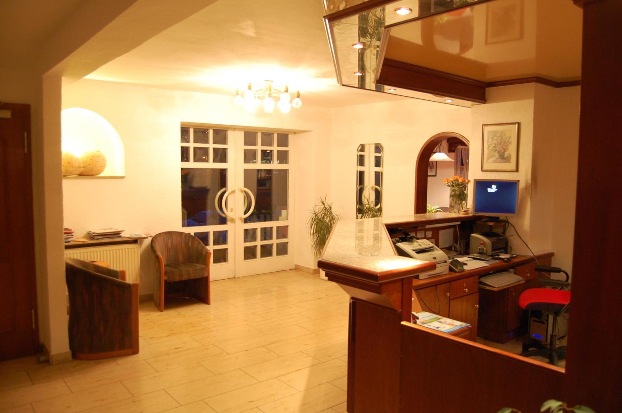Hotel Johnel Хеннеф Экстерьер фото