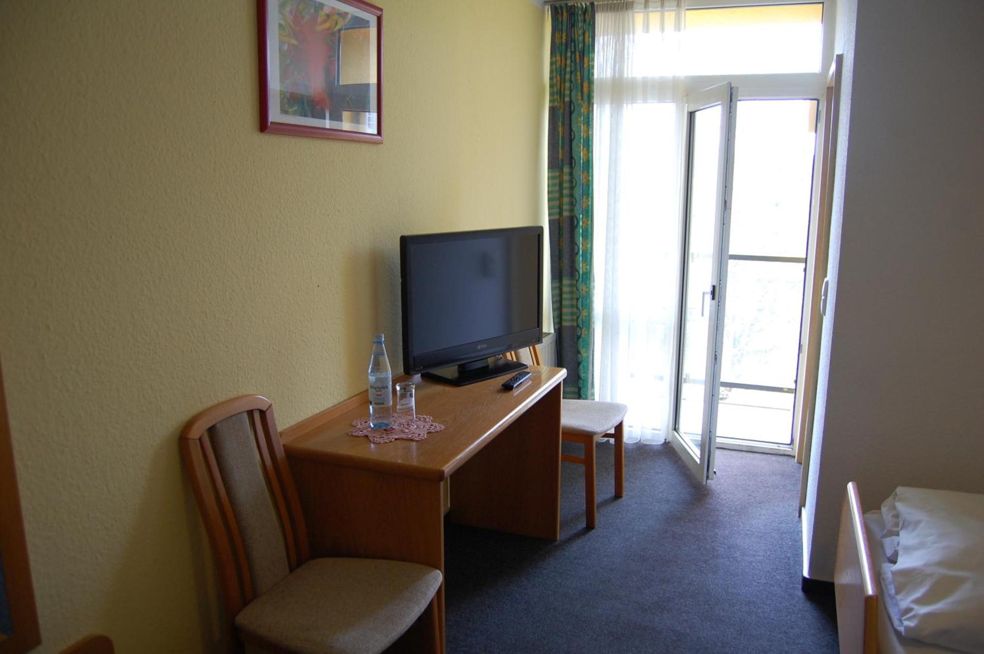 Hotel Johnel Хеннеф Экстерьер фото