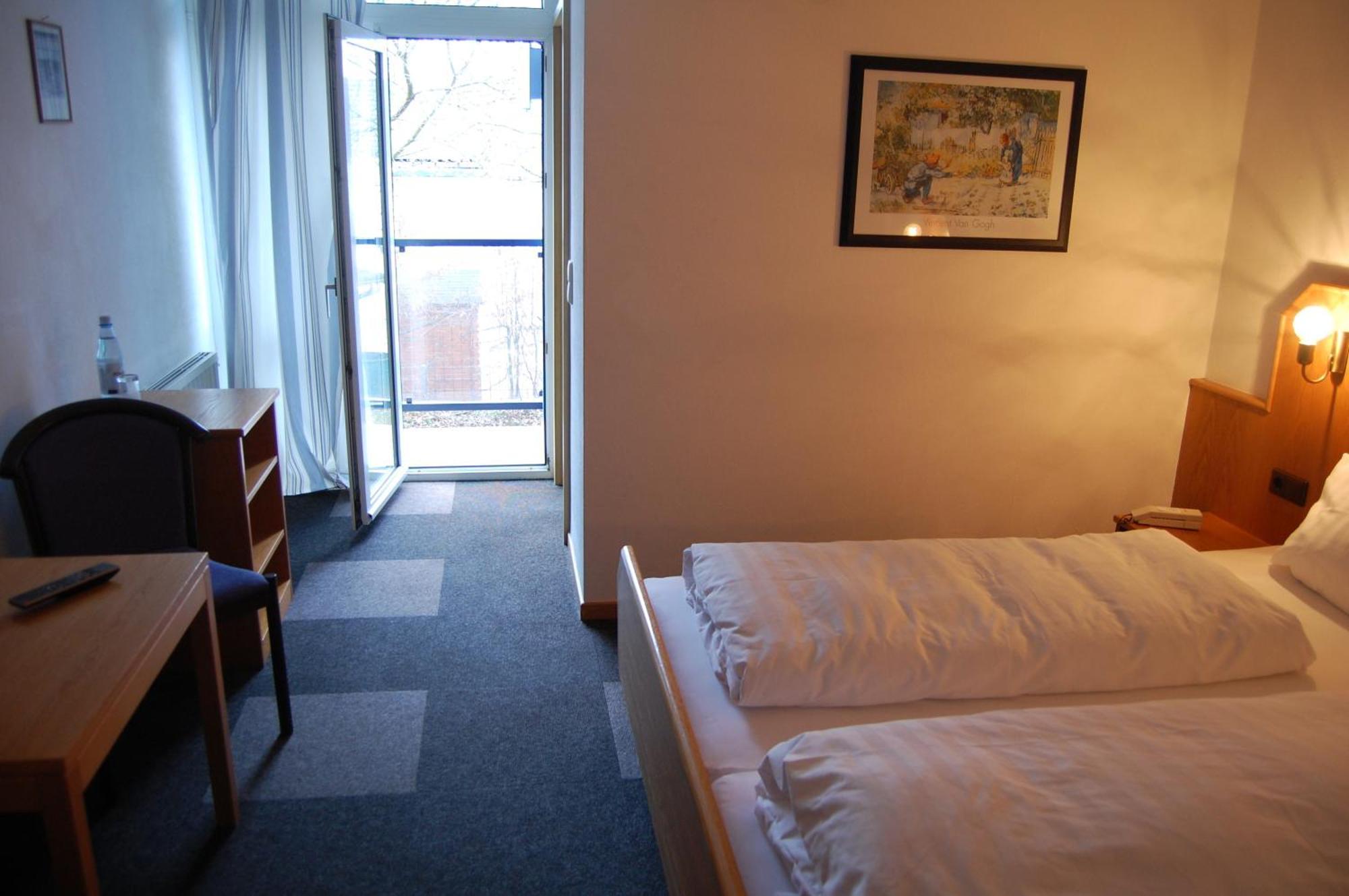 Hotel Johnel Хеннеф Экстерьер фото