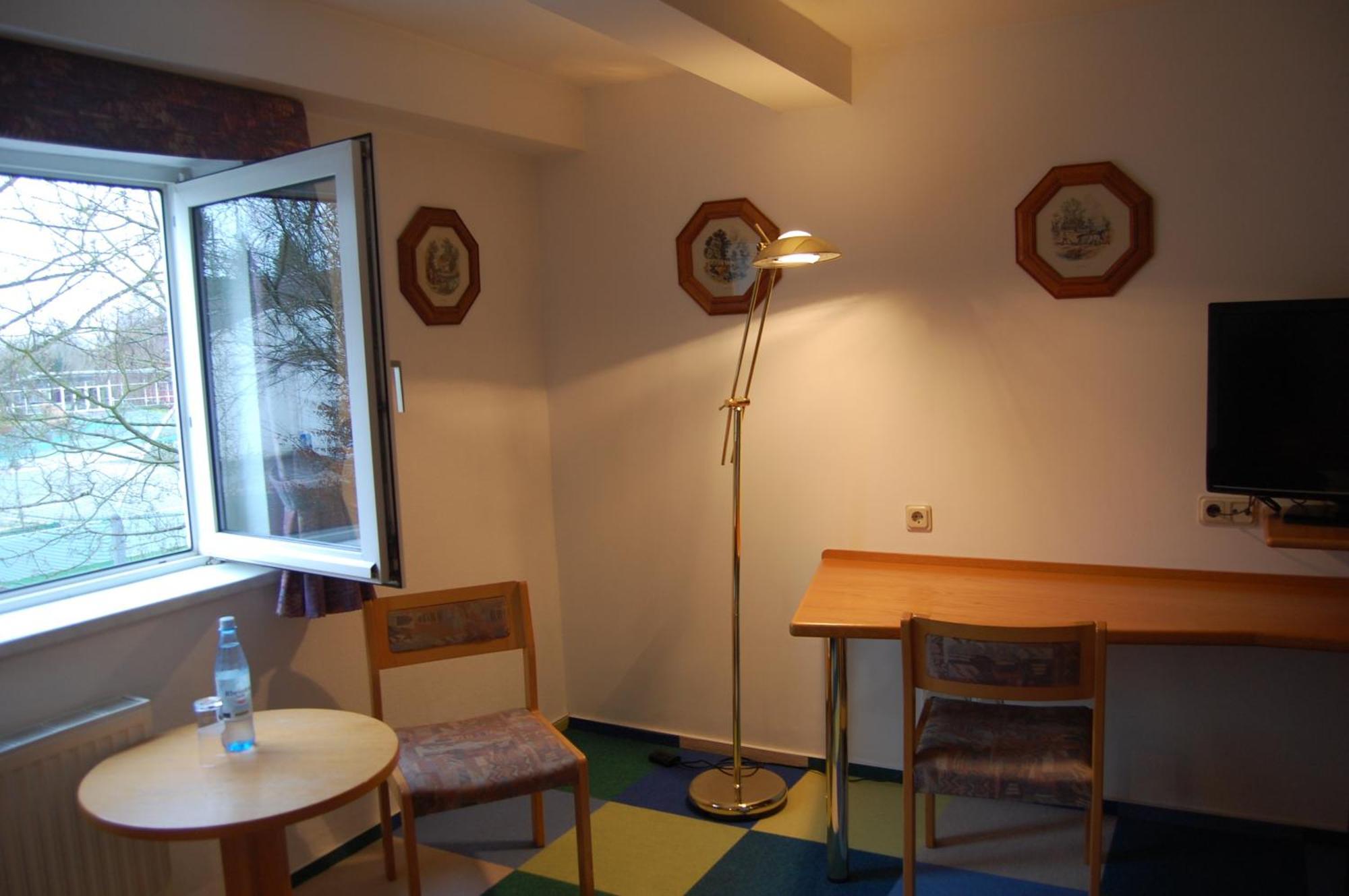 Hotel Johnel Хеннеф Экстерьер фото