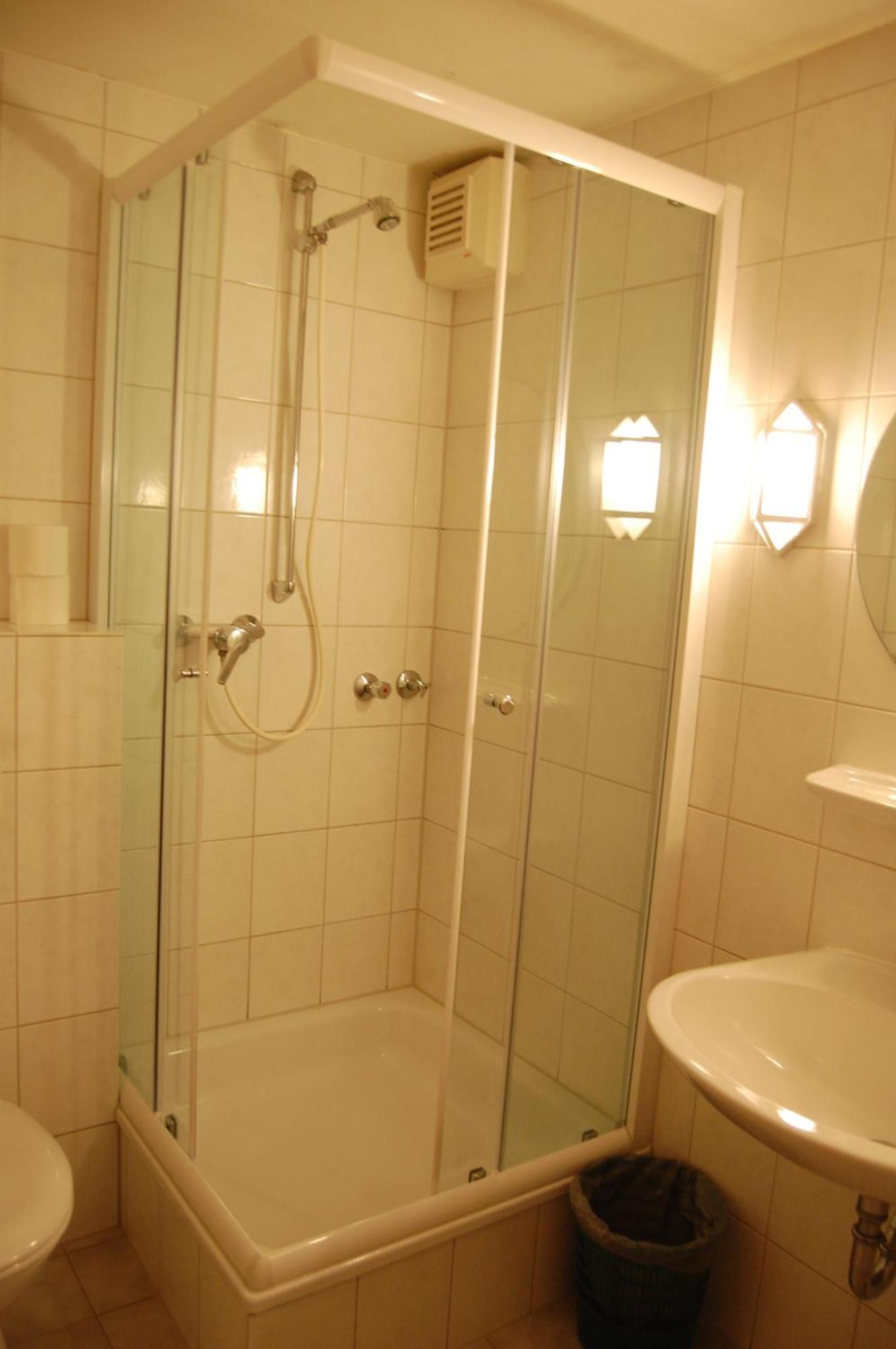 Hotel Johnel Хеннеф Экстерьер фото