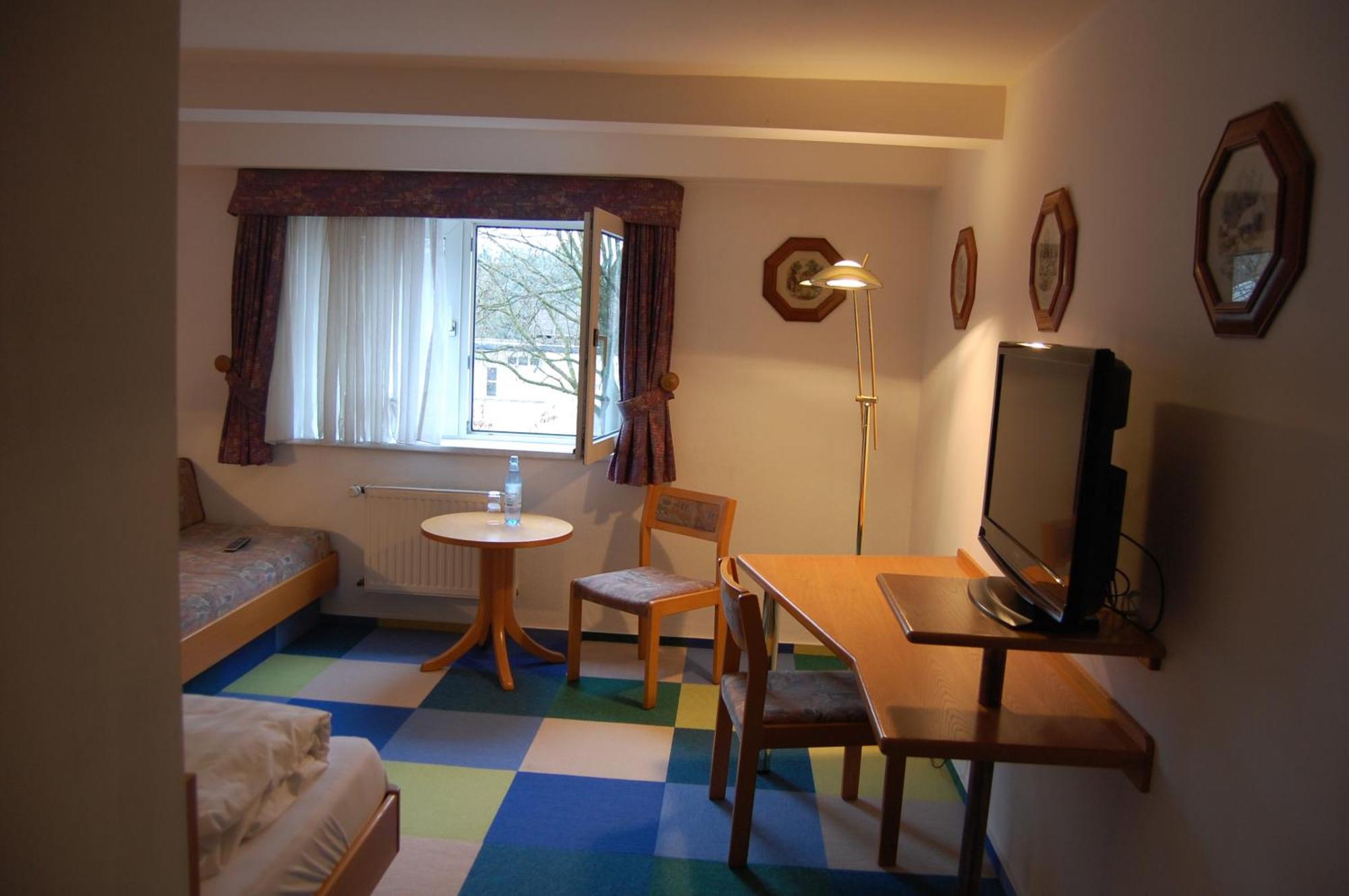 Hotel Johnel Хеннеф Экстерьер фото