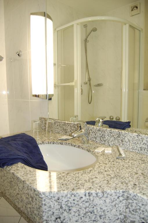 Hotel Johnel Хеннеф Номер фото