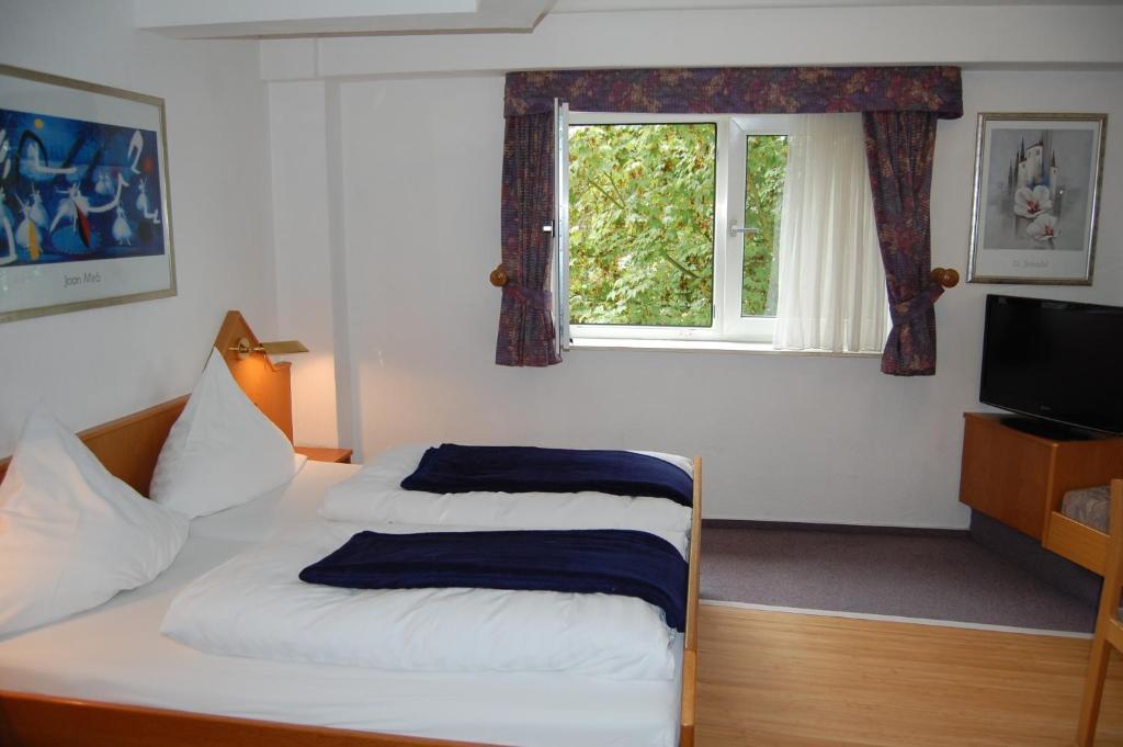 Hotel Johnel Хеннеф Номер фото