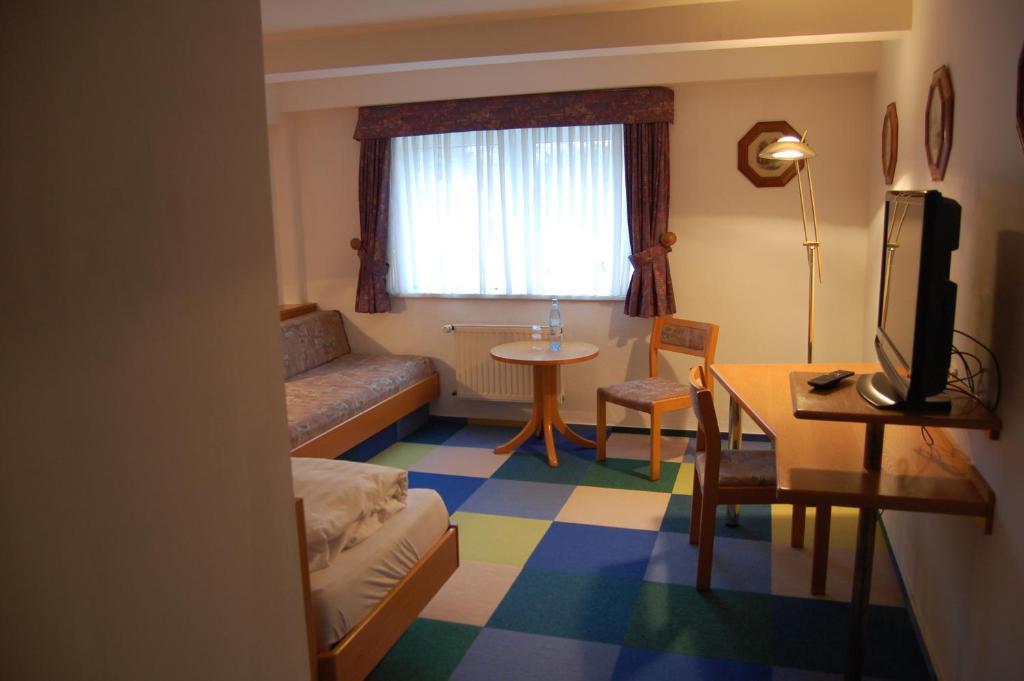 Hotel Johnel Хеннеф Номер фото