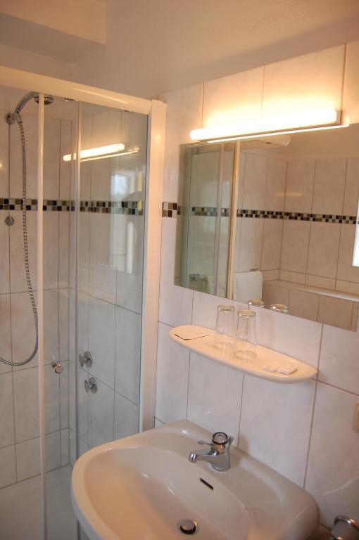 Hotel Johnel Хеннеф Экстерьер фото