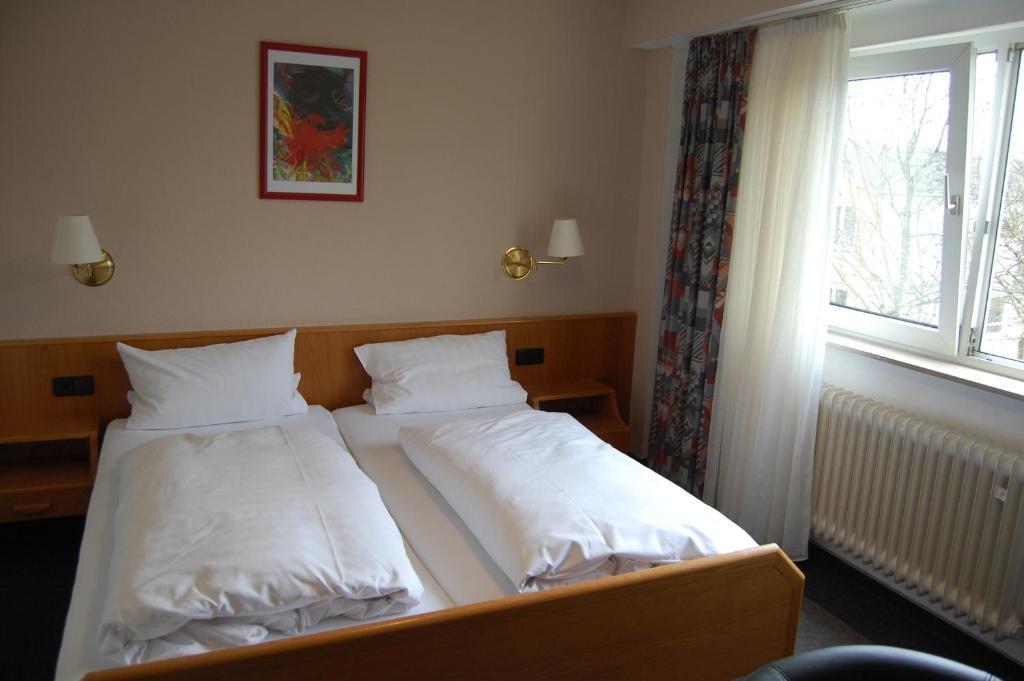 Hotel Johnel Хеннеф Номер фото